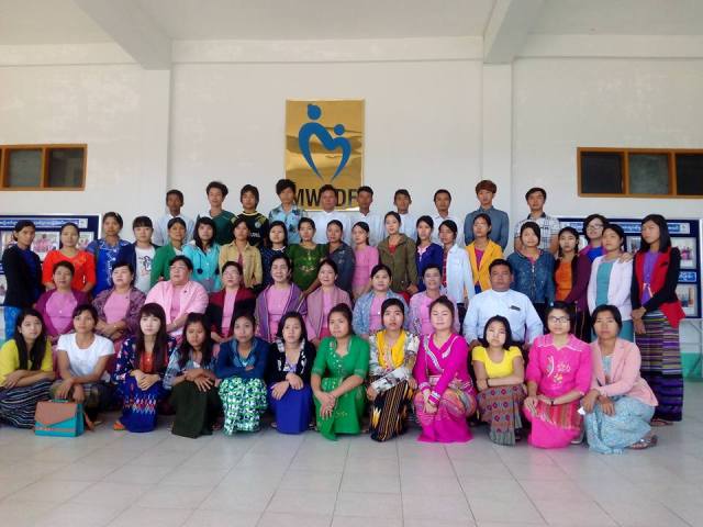 Youth Leadership and Personality Development Program Training(Batch-5)ဖွင့်ပွဲအခမ်းအနားတွင် သင်တန်းသား/သူများနှင့် အမှတ်တရ