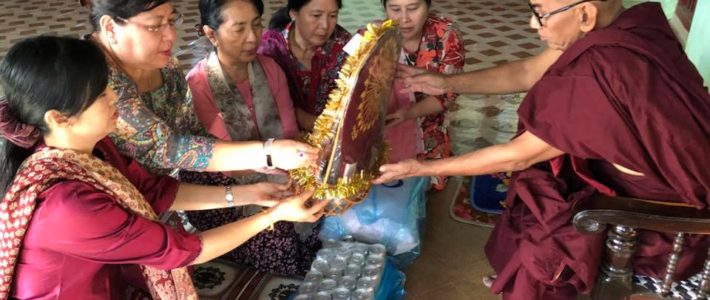 ရတနာစံပြ(ဘ.က)ကျောင်းသို့လှူဒါန်းခြင်း
