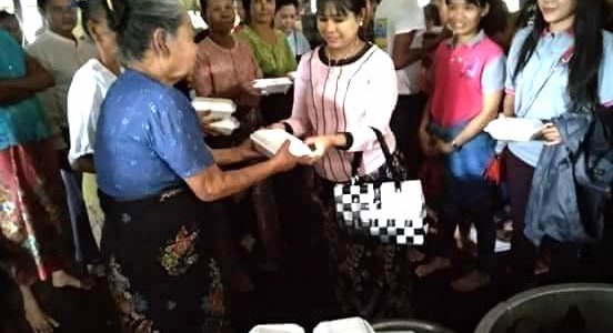 ပဲခူးတိုင်းတွင် ဖွင့်လှစ်ထားသော ရေဘေးကယ်ဆယ်ရေးစခန်းများသို့ သွားရောက်လှူဒါန်းခြင်း