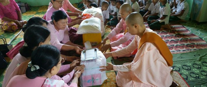 မုဒိတာပရဟိတသီလရှင်ကျောင်းနှင့် ကင်းကျောက်ကုန်းရပ်ကွက်မှ သက်ကြီးအဖွားများအား သွားရောက်လှူဒါန်းခြင်း မုဒိတာပရဟိတသီလရှင်ကျောင်းနှင့် ကင်းကျောက်ကုန်းရပ်ကွက်မှ သက်ကြီးအဖွားများအား သွားရောက်လှူဒါန်းခြင်း