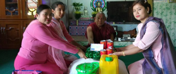 ကချင်ပြည်နယ် MWCDF အဖွဲ့ဝင်များမှ သာသနာ့ဂုဏ်ရည်ကျောင်းတိုက်ရှိ ကျောင်းထိုင် ဆရာတော်အား ဝတ္ထုငွေနှင့်လှူဘွယ်ပစ္စည်းများ သွားရောက်လှူဒါန်းခြင်း ကချင်ပြည်နယ် MWCDF အဖွဲ့ဝင်များမှ သာသနာ့ဂုဏ်ရည်ကျောင်းတိုက်ရှိ ကျောင်းထိုင် ဆရာတော်အား ဝတ္ထုငွေနှင့်လှူဘွယ်ပစ္စည်းများ သွားရောက်လှူဒါန်းခြင်း