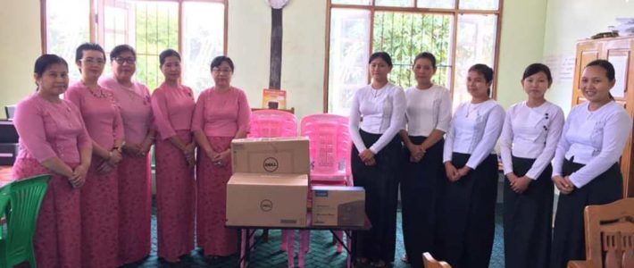 မအူလေးပင် အ.လ.က ကျောင်းသို့သွားရောက်၍ကွန်ပျူတာ(၁)စုံနှင့်ပလပ်စတစ်ထိုင်ခုံ(၁၀)လုံးတို့အား လှူဒါန်းခြင်း
