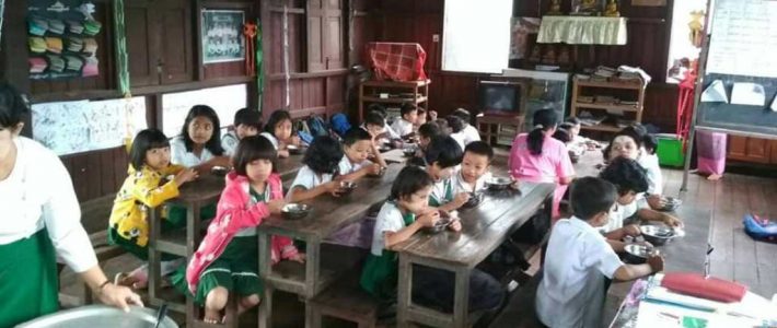 အာဟာရရက်သတ္တပတ် လှုပ်ရှားမှုအနေဖြင့် Fedwell Foods အစာခြောက်ထုပ်များချက်ပြုတ်တိုက်ကျွေးခြင်း