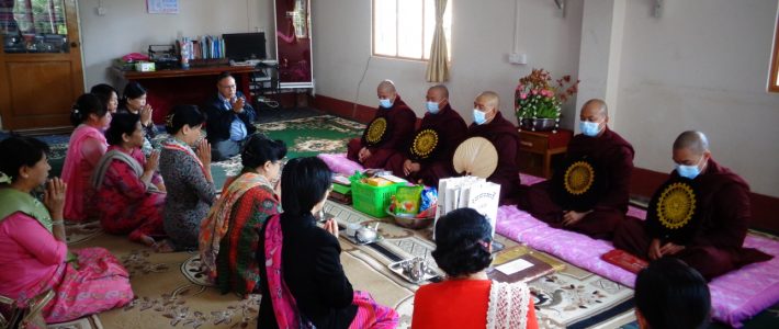 Listening to the preaching of the Protection Dhamma (Anaralkin Parate Tayar)