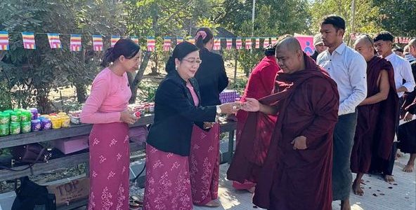 ဆွမ်းဆန်စိမ်းလောင်းလှူပွဲအခမ်းအနားတွင် ပါဝင်လှူဒါန်းခြင်း