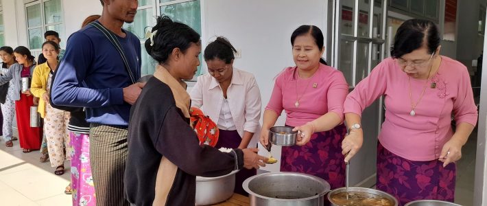 သားဖွားမီးယပ်အထူးကုဆေးရုံကြီးသို့ သွားရောက်လှူဒါန်းခြင်း