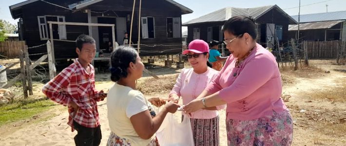 အိမ်ထောင်စုများနှင့် လမ်းလုပ်သားများအား ထောက်ပံ့လှူဒါန်းခြင်း