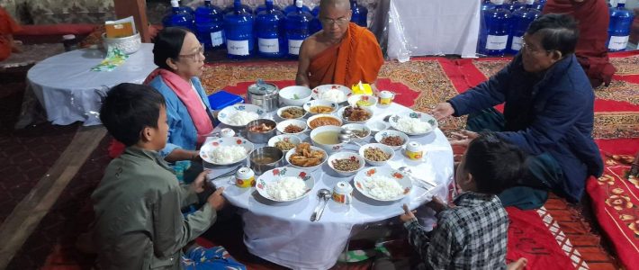 အဝေရာသုခကျောင်းတိုက်သို့ သွားရောက်လှူဒါန်းခြင်း