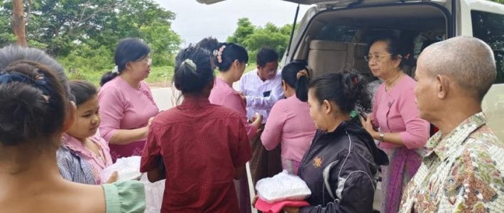 ရေဘေးရှောင်ပြည်သူများအား သွားရောက်လှူဒါန်းခြင်း