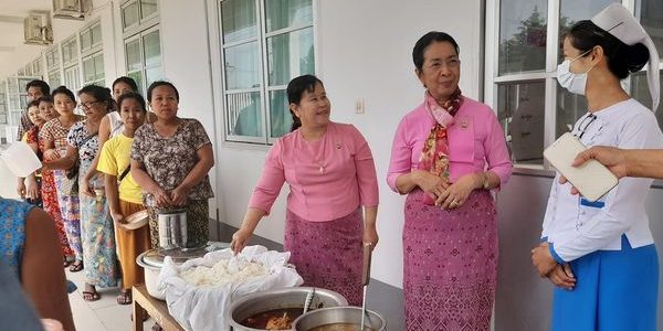 သားဖွားမီးယပ်အထူးကုဆေးရုံကြီးသို့ သွားရောက်လှူဒါန်းခြင်း