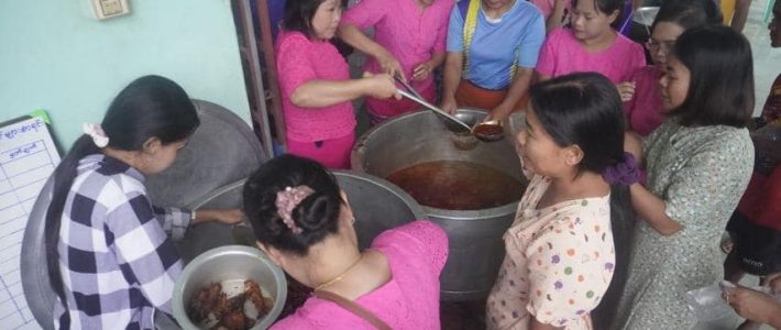 ရေဘေးသင့်ပြည်သူများအား လှူဒါန်းခြင်း