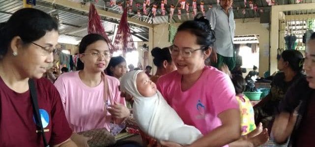 ရေဘေးသင့်ပြည်သူများအား သွားရောက်လှူဒါန်းခြင်း