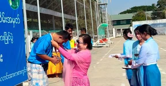 ဆုချီးမြှင့်ပေးအပ်ခြင်း