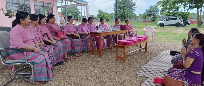 ဂါရဝပြုလက်ဆောင်များပေးအပ်ခြင်း