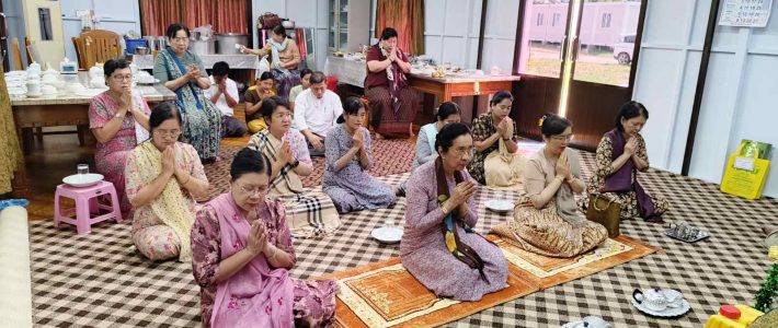 ဝါဆိုသင်္ကန်းဆက်ကပ်လှူဒါန်းခြင်း