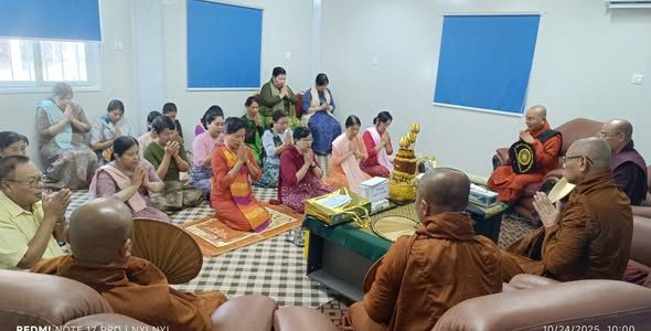 ဝါဆိုသင်္ကန်းဆက်ကပ်လှူဒါန်းခြင်း